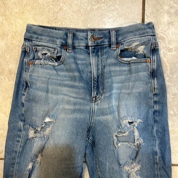 American Eagle Curvy Destroyed Mom Jeans 4 - Picture 5 of 7